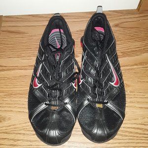 Nike womens Black/Pink lace up sneakers size 7